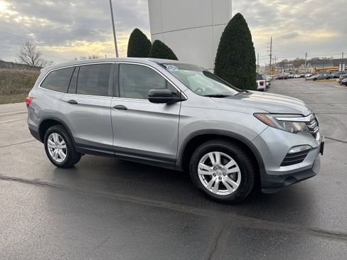Used 2017 Honda Pilot LX image 1