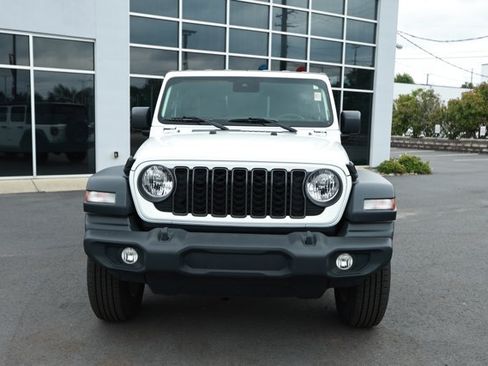 Used 2024 Jeep Wrangler Unlimited Sport AWD/4WD image 2