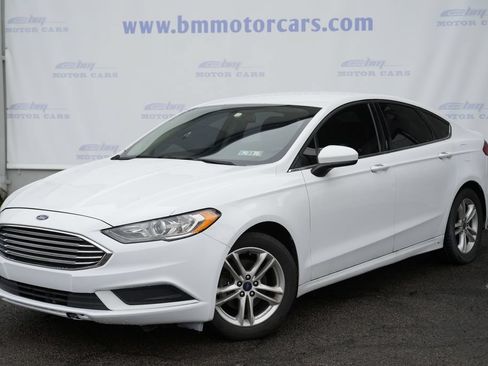 Used 2018 Ford Fusion SE FWD image 2