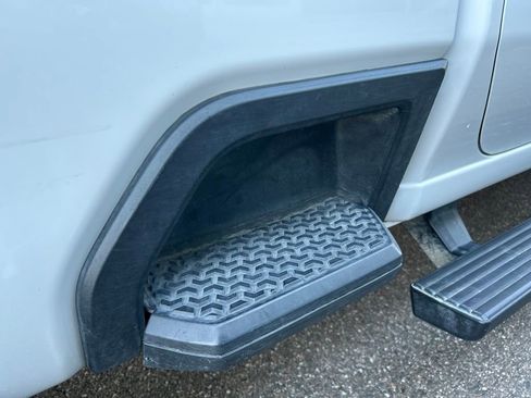 Used 2024 Chevrolet Silverado 2500 LT image 44