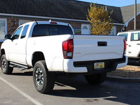 Used 2019 Toyota Tacoma SR w/ SR Convenience Package image 5