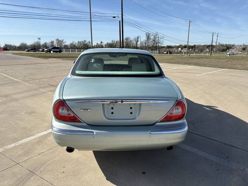 Used 2004 Jaguar XJ8 RWD image 4