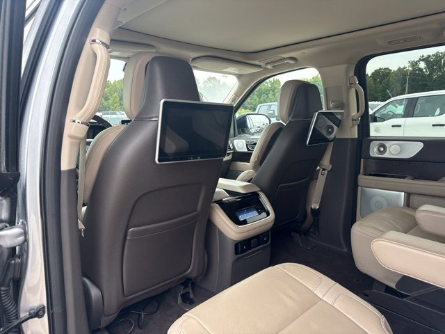 Used 2023 Lincoln Navigator L Reserve AWD/4WD image 17