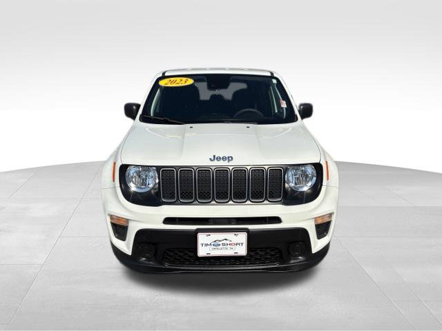 Used 2023 Jeep Renegade Latitude AWD/4WD image 7