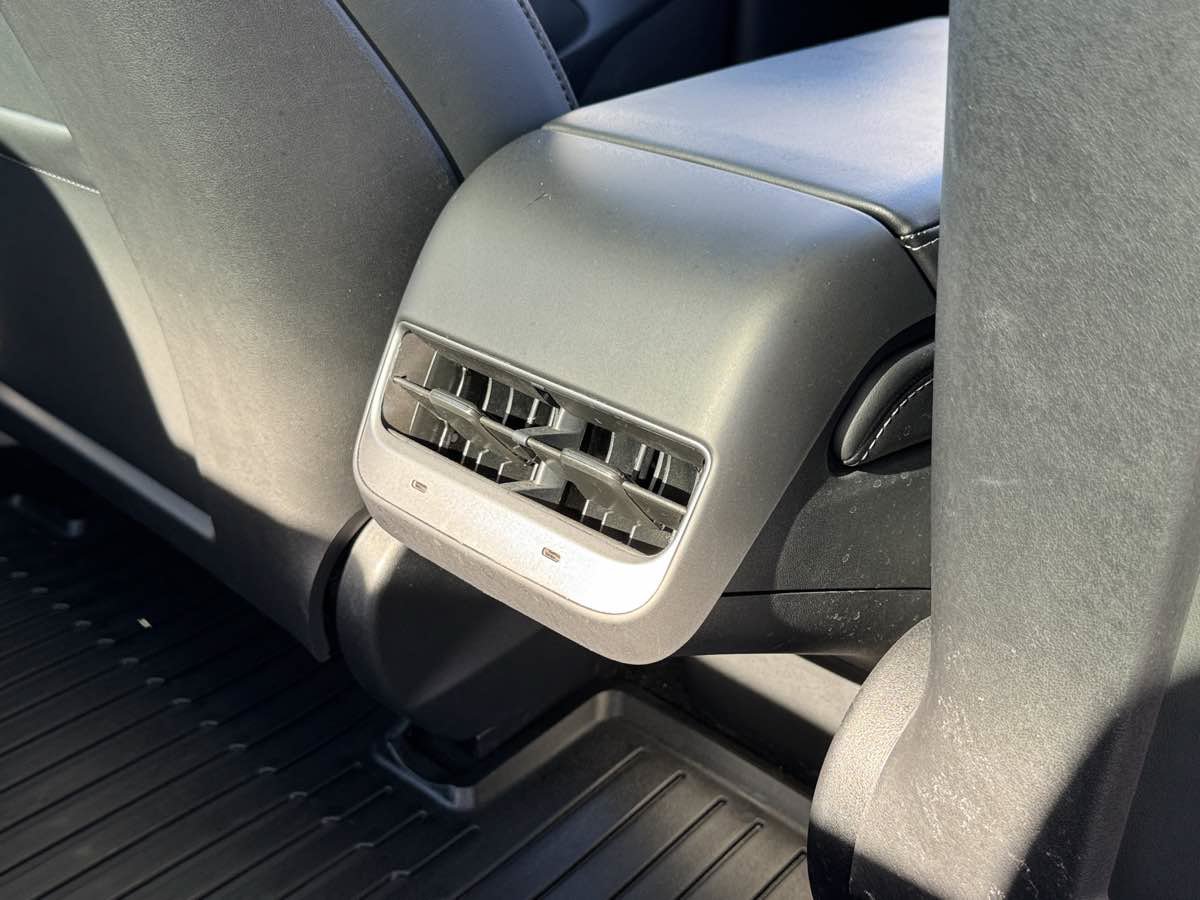 Used 2023 Tesla Model 3 Standard Range RWD image 19