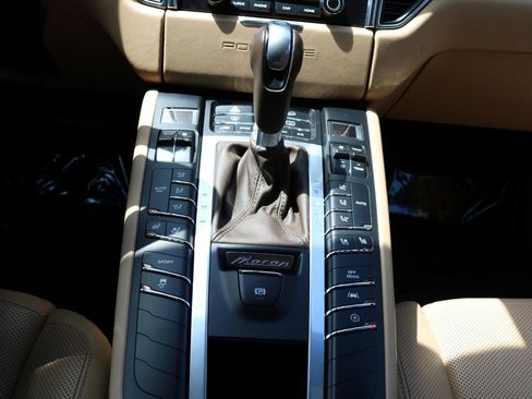 Used 2017 Porsche Macan S image 49