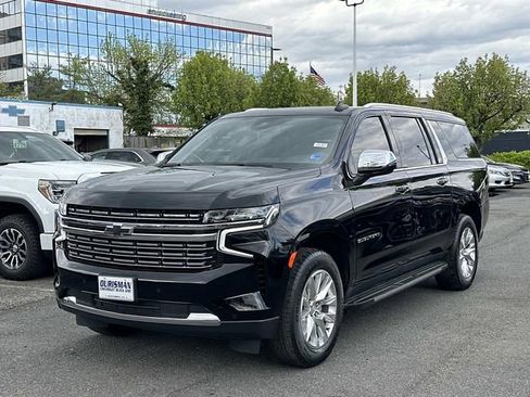 Used 2023 Chevrolet Suburban Premier image 5