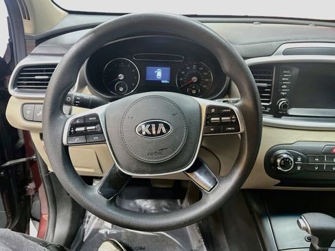 Used 2020 Kia Sorento LX AWD/4WD image 11