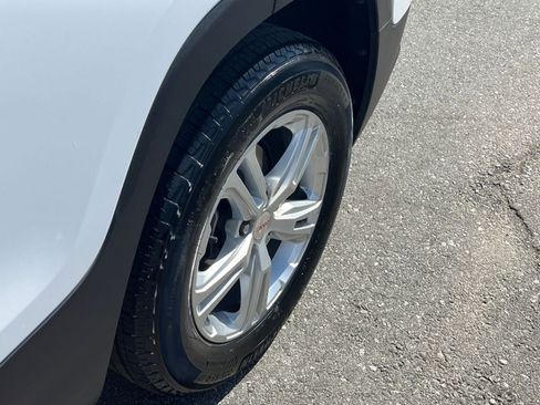 Used 2024 GMC Terrain SLE image 30