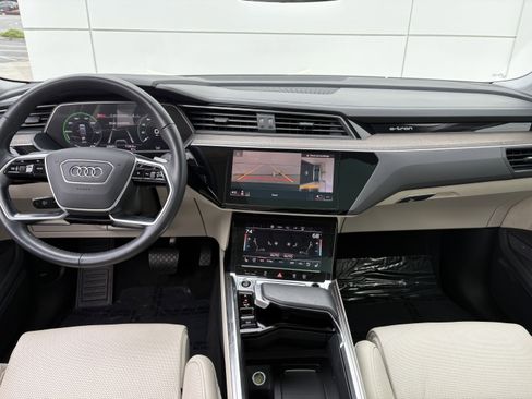Used 2021 Audi e-tron Prestige w/ Prestige Package image 20