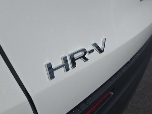 Used 2024 Honda HR-V LX image 6