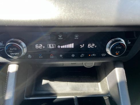 Used 2023 Mitsubishi Outlander SEL AWD/4WD image 31