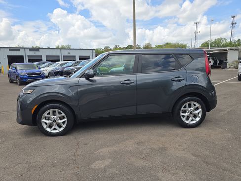 Certified 2022 Kia Soul LX w/ Technology Package image 4