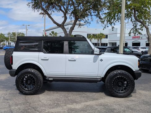 Used 2024 Ford Bronco Outer Banks image 3