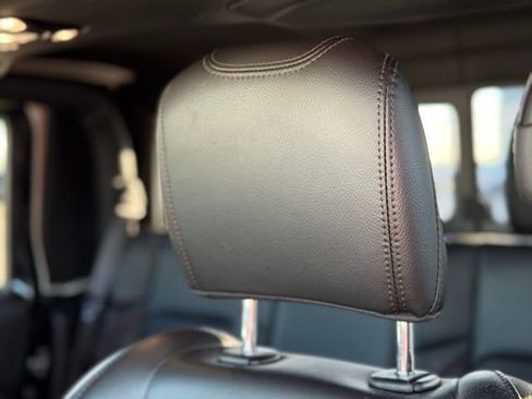 Used 2023 Jeep Gladiator Rubicon w/ Cold Weather Group image 14