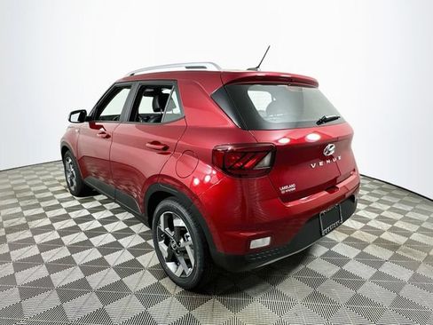 Used 2025 Hyundai Venue Limited FWD image 5