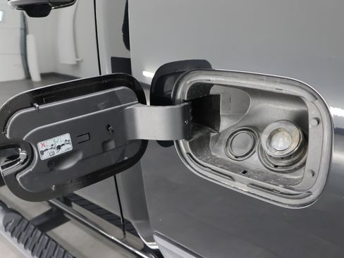 Used 2023 GMC Sierra 2500 SLE w/ SLE Convenience Package image 30