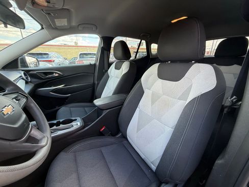 Used 2025 Chevrolet Trax LS w/ LS Convenience Package FWD image 12