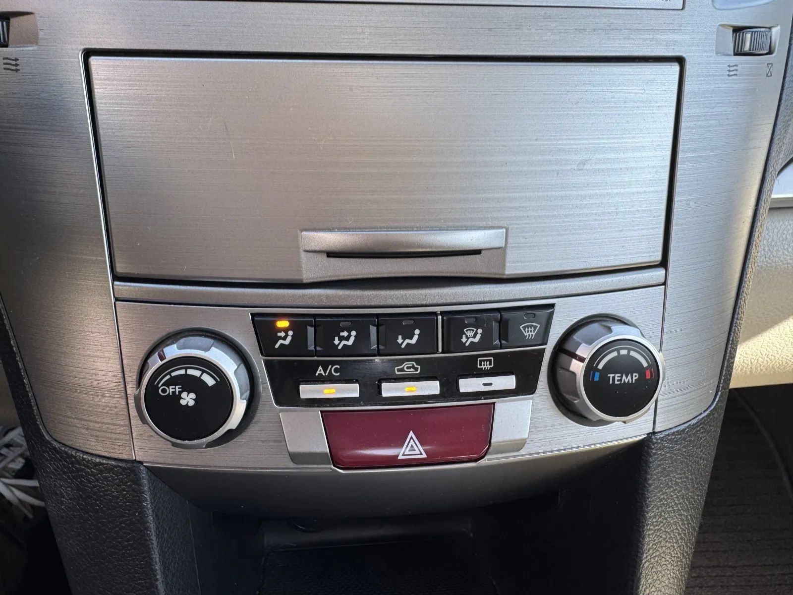 Used 2011 Subaru Legacy 2.5i Premium AWD/4WD image 27