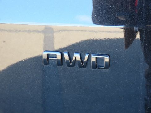 Used 2023 Chevrolet Traverse Premier w/ Redline Edition image 17