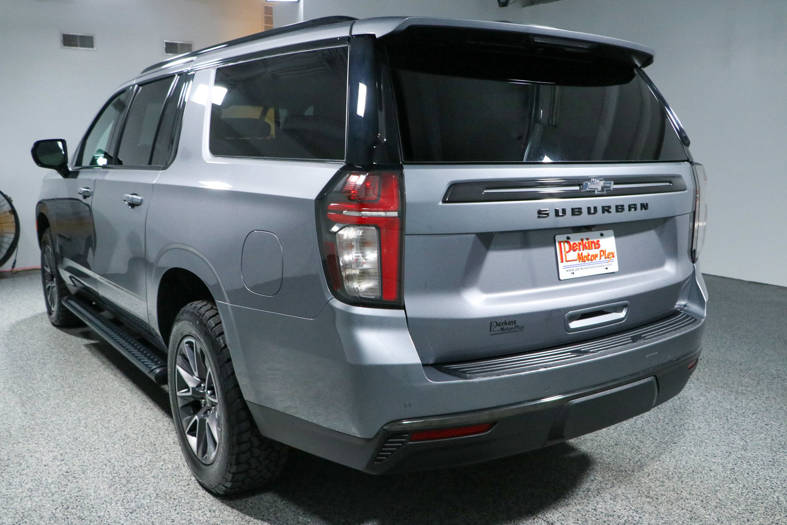 Used 2021 Chevrolet Suburban Z71 w/ Rear Media and Nav Package AWD/4WD image 9