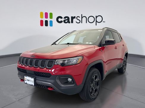 Used 2024 Jeep Compass Trailhawk w/ Sun and Sound Group AWD/4WD image 1