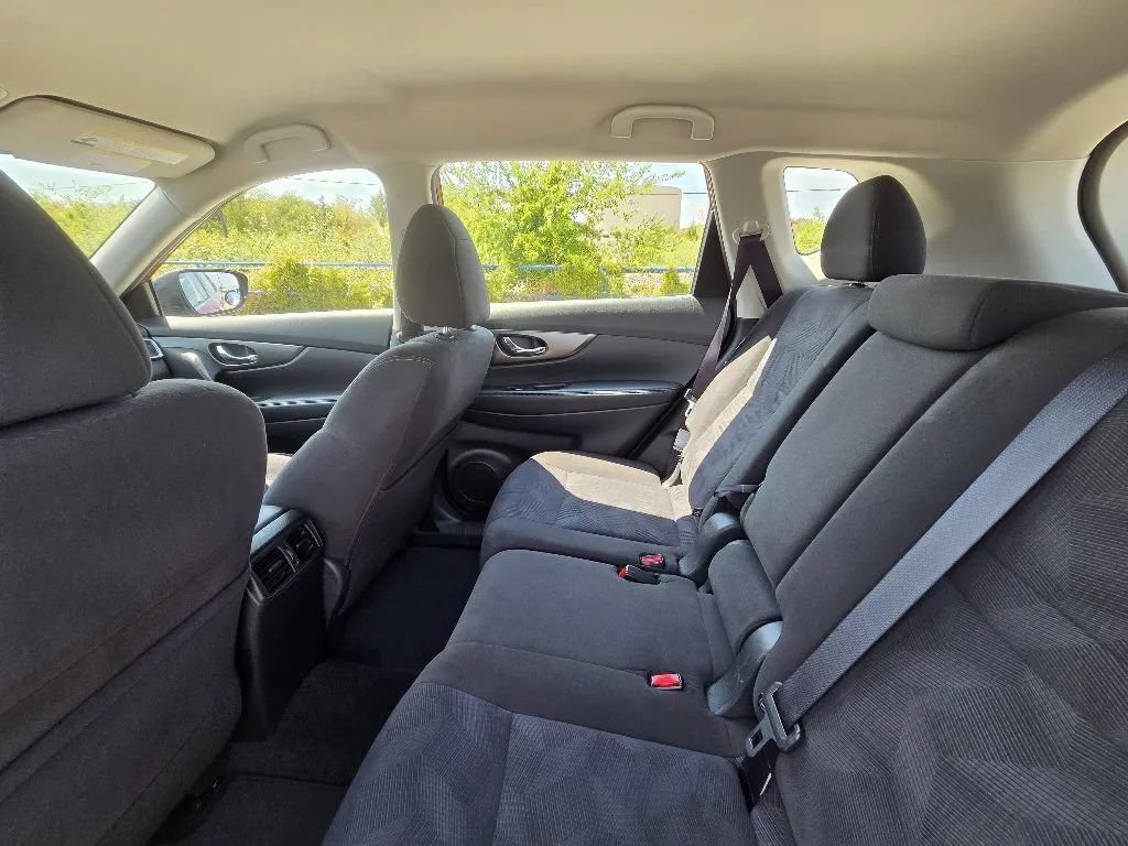 Used 2015 Nissan Rogue S FWD image 18
