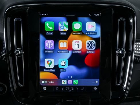 Certified 2025 Volvo XC40 B5 Plus image 17