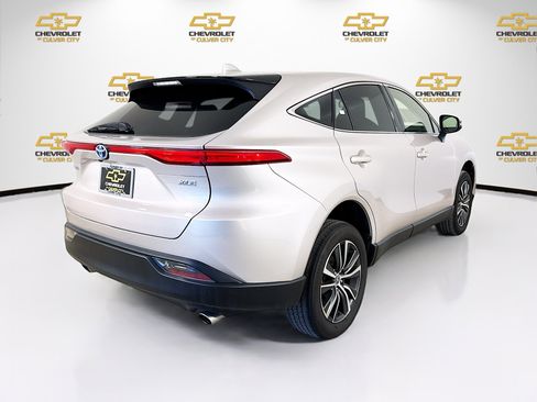 Used 2022 Toyota Venza LE image 7