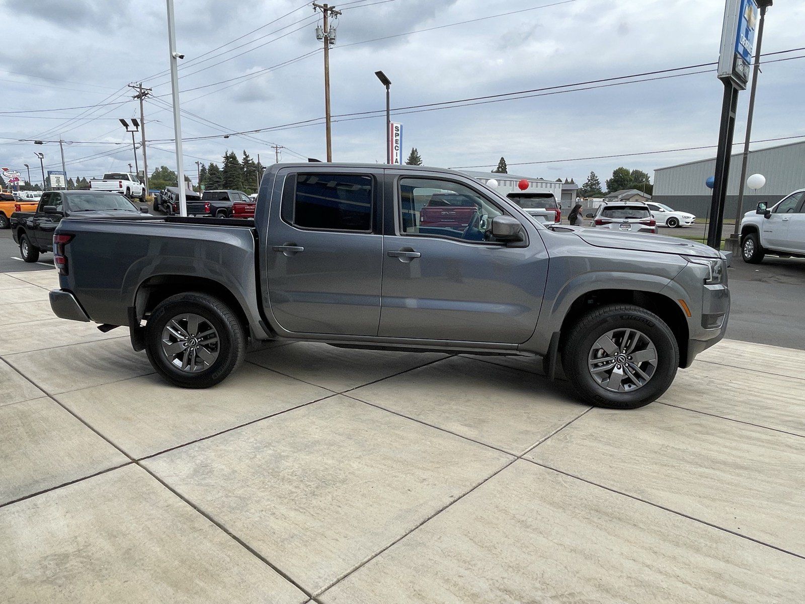 Used 2025 Nissan Frontier SV AWD/4WD image 6