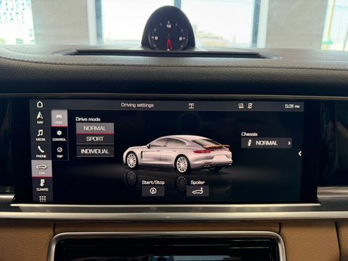 Used 2018 Porsche Panamera 4 AWD/4WD image 59