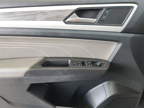 Used 2022 Volkswagen Atlas Cross Sport SE image 20