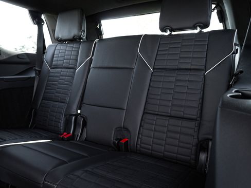 Used 2025 Cadillac Escalade V image 34