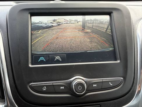 Used 2018 Chevrolet Equinox LS FWD image 15