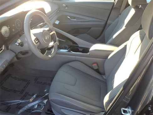 Certified 2025 Hyundai Elantra SEL image 11