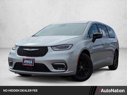Used 2024 Chrysler Pacifica Touring-L