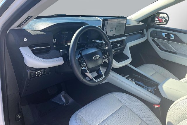 Used 2025 Ford Explorer Platinum w/ LUX Leather Package AWD/4WD image 12