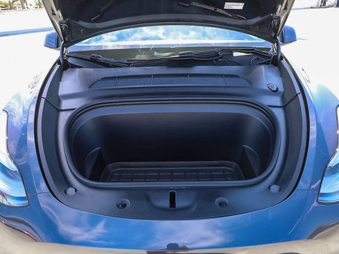 Used 2025 Tesla Model Y Long Range RWD image 28