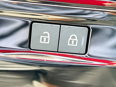 New 2025 Land Rover Range Rover SV image 20