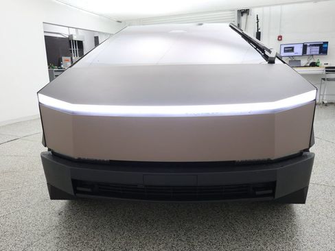 Used 2024 Tesla Cybertruck AWD Crew Cab image 2