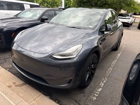 Used 2023 Tesla Model Y Long Range AWD/4WD image 1