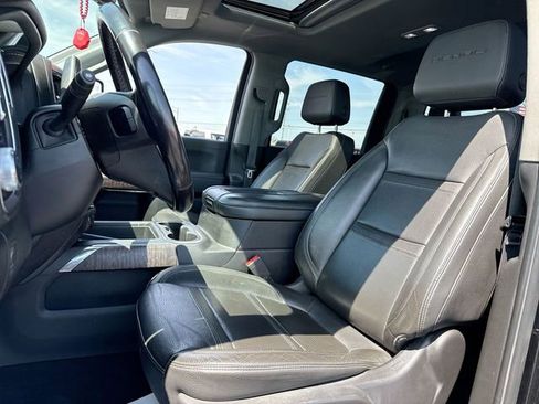 Used 2022 GMC Sierra 2500 Denali w/ Denali Black Diamond Edition AWD/4WD image 11
