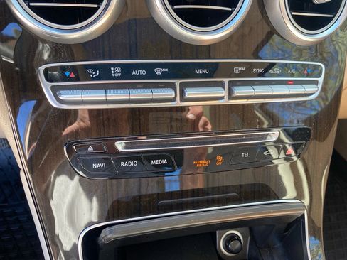 Used 2017 Mercedes-Benz GLC 300 4MATIC image 17