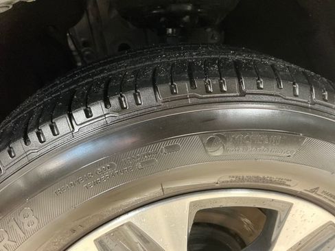 Certified 2025 Toyota Highlander XLE image 11