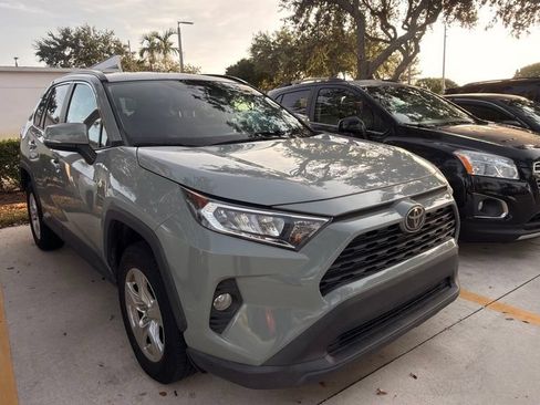 Used 2021 Toyota RAV4 XLE FWD image 4