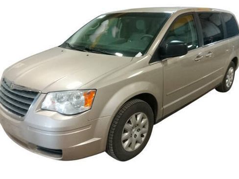 Used 2009 Chrysler Town & Country LX FWD image 1