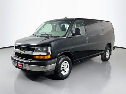 Used 2017 Chevrolet Express 2500 RWD image 1
