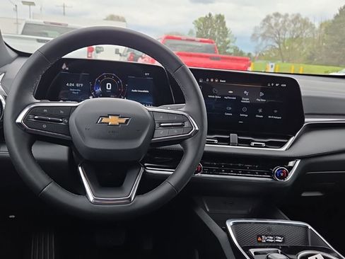 New 2026 Chevrolet Equinox LT w/ Convenience Package II FWD image 12