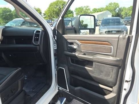 Used 2024 RAM 2500 Laramie AWD/4WD image 33
