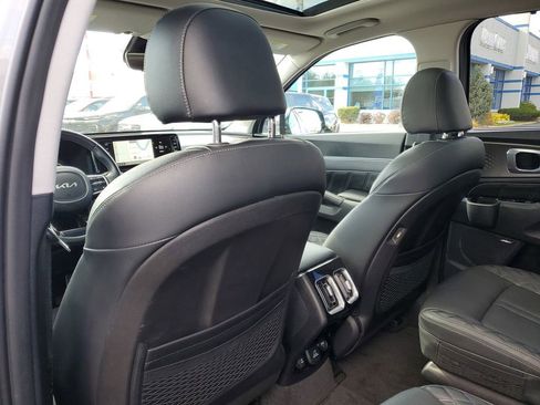 Used 2023 Kia Sorento SX image 31